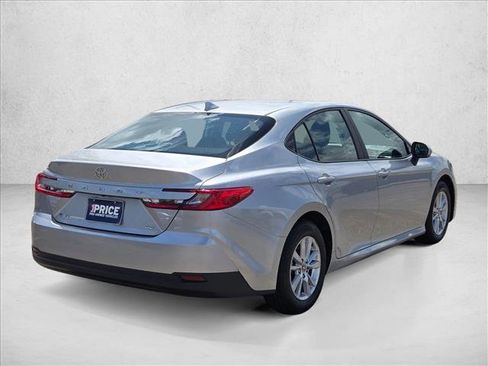 Used 2025 Toyota Camry LE image 5