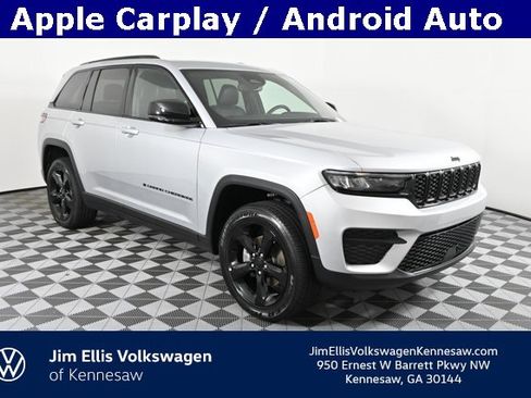 Used 2024 Jeep Grand Cherokee Altitude image 1