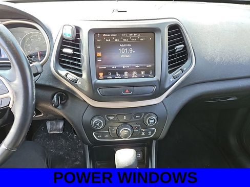 Used 2016 Jeep Cherokee Latitude image 9