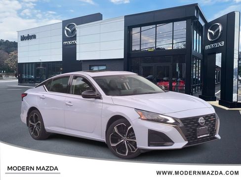 Used 2023 Nissan Altima 2.5 SR w/ SR Premium Package AWD/4WD image 1