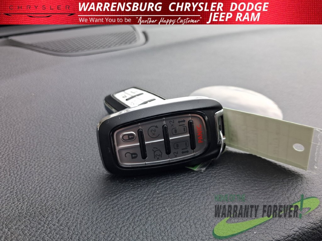 Used 2023 Chrysler Pacifica Touring-L FWD image 29