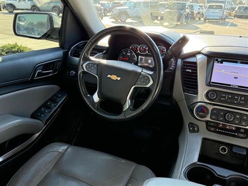 Used 2019 Chevrolet Suburban LT image 10