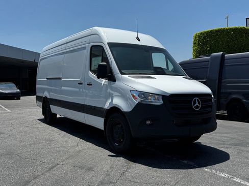 New 2025 Mercedes-Benz Sprinter 2500 image 2
