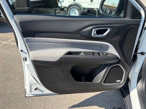 Used 2025 Jeep Compass Latitude w/ Sun & Sound Group image 12