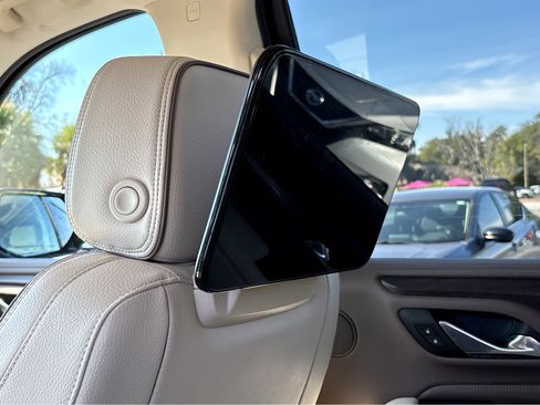 Used 2024 GMC Yukon XL Denali w/ Denali Reserve Package image 23