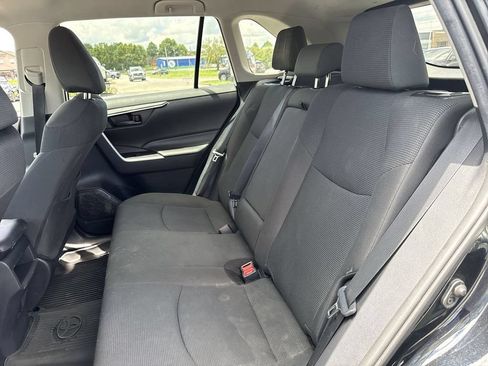 Used 2021 Toyota RAV4 LE AWD/4WD image 19