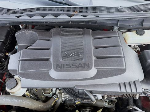 Used 2024 Nissan Titan SV image 28