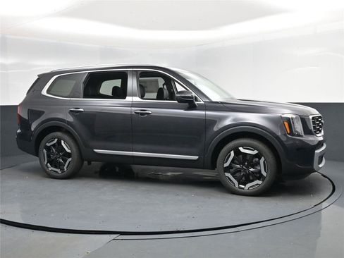 New 2025 Kia Telluride S image 4