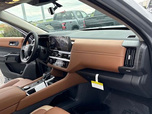 New 2026 Nissan Pathfinder Platinum AWD/4WD image 17