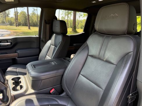 Used 2021 Chevrolet Silverado 1500 High Country w/ Technology Package AWD/4WD image 13