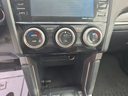 Used 2018 Subaru Forester 2.5i Touring AWD/4WD image 17