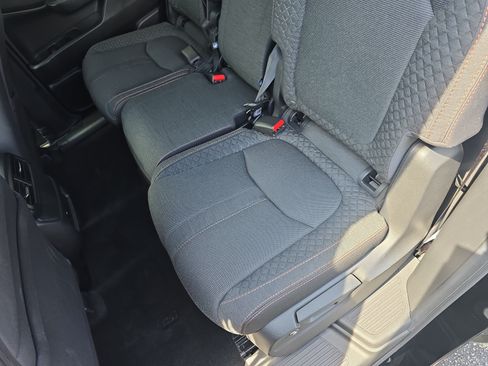 Used 2025 Honda Pilot Sport image 15