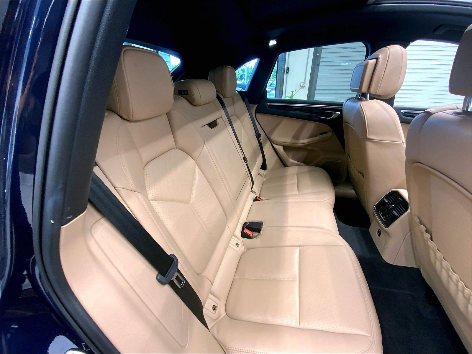 Certified 2023 Porsche Macan AWD/4WD image 23