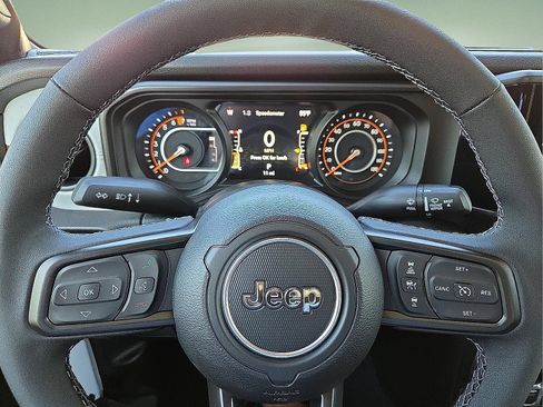 Used 2025 Jeep Gladiator Sport AWD/4WD image 24