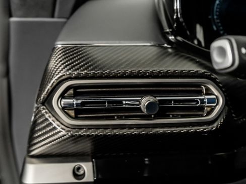 Used 2025 Aston Martin V8 Vantage Coupe image 40