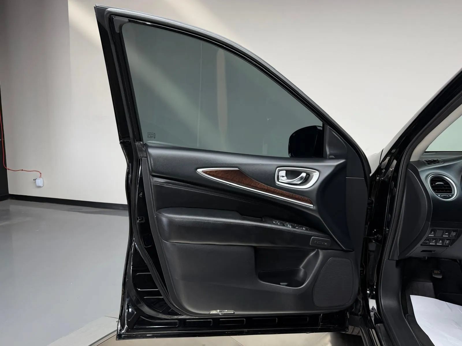 Used 2013 INFINITI JX35 FWD w/ Premium Pkg image 27