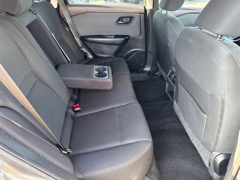 Used 2023 Nissan Rogue S image 14