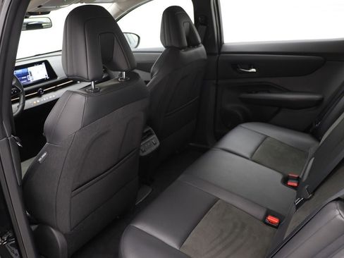 Used 2024 Nissan Ariya AWD image 11