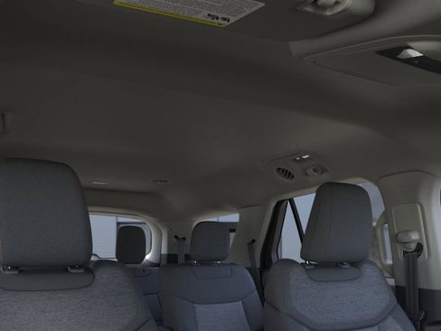 New 2025 Ford Explorer Active image 22