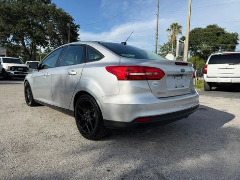 Used 2016 Ford Focus SE w/ Equipment Group 201A FWD image 6
