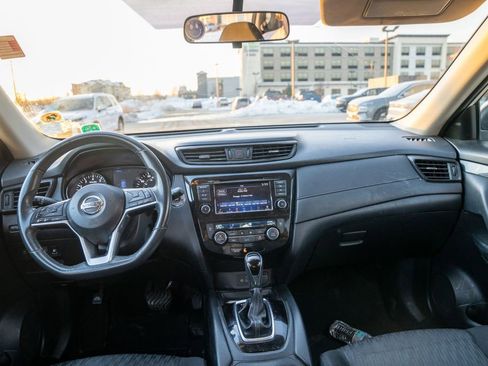 Used 2018 Nissan Rogue SV image 16