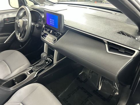 Used 2024 Toyota Corolla Cross SE w/ Moonroof Package image 26
