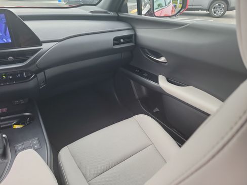 Used 2024 Lexus UX 250h F Sport FWD image 18