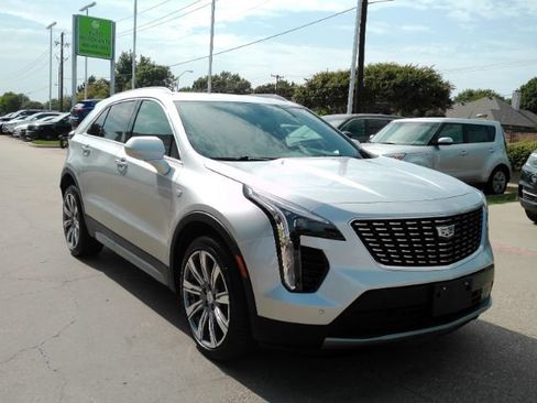 Used 2019 Cadillac XT4 Premium Luxury w/ Cold Weather Package FWD image 4