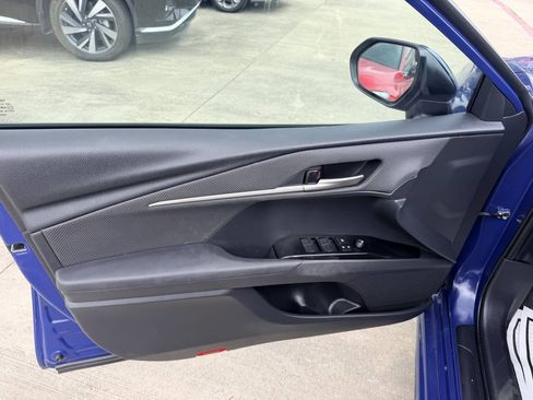 Used 2025 Toyota Camry SE FWD image 11