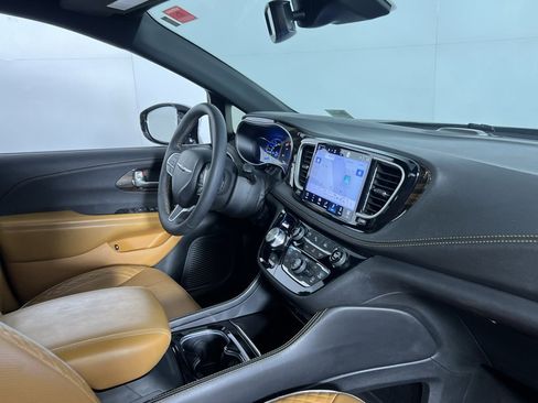 Used 2023 Chrysler Pacifica Pinnacle image 35