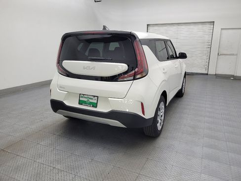 Used 2025 Kia Soul LX FWD image 7