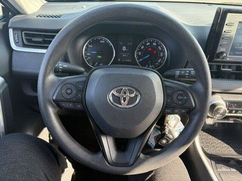Used 2021 Toyota RAV4 LE AWD/4WD image 22