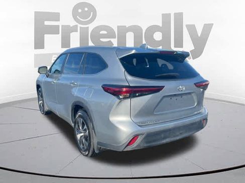 Used 2023 Toyota Highlander XLE image 7