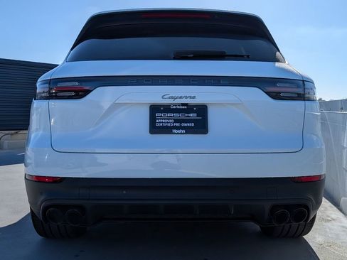 Certified 2022 Porsche Cayenne Platinum Edition image 11