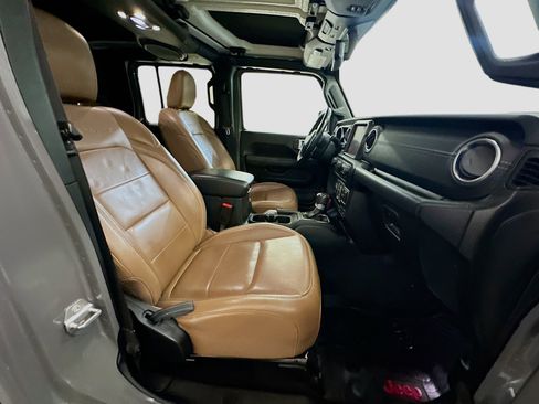 Used 2020 Jeep Gladiator Overland image 32