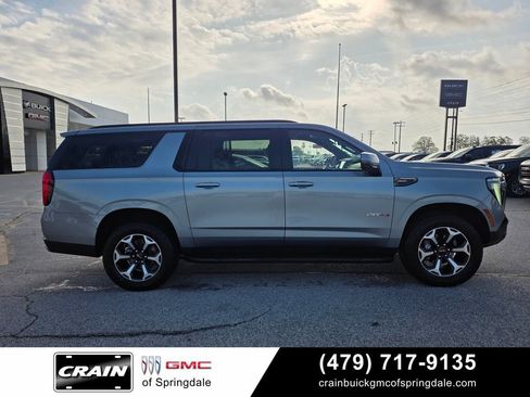 Used 2025 GMC Yukon XL AT4 AWD/4WD image 8