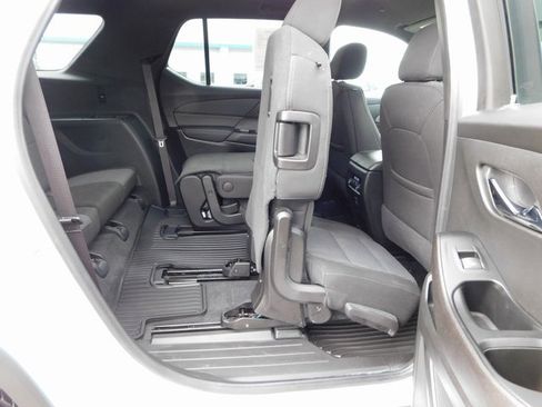 Used 2023 Chevrolet Traverse LT image 30