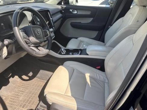 Used 2023 Volvo XC40 B5 Plus w/ Protection Package Premier AWD/4WD image 4