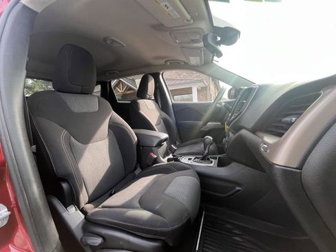 Used 2017 Jeep Cherokee Latitude FWD image 13