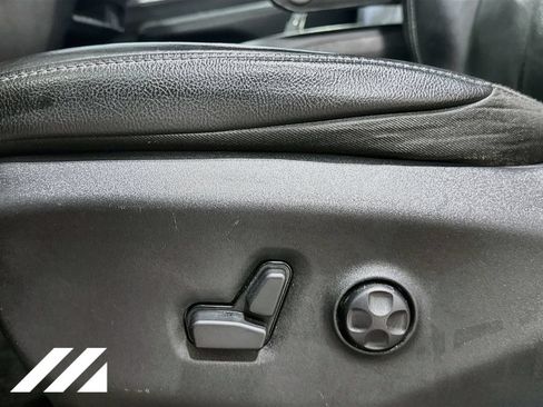 Used 2020 Chrysler Pacifica Touring-L w/ S Appearance Package FWD image 20