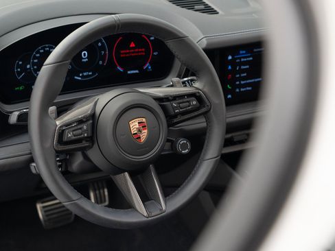 Certified 2026 Porsche Cayenne GTS image 20