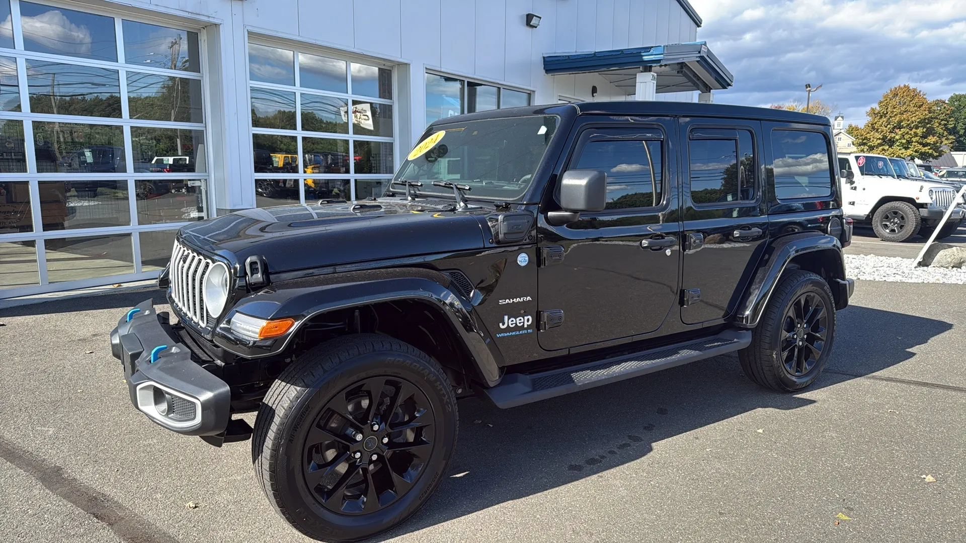 Used 2024 Jeep Wrangler Unlimited Sahara w/ Technology Group AWD/4WD image 10