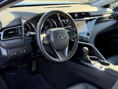 Used 2020 Toyota Camry XLE image 11