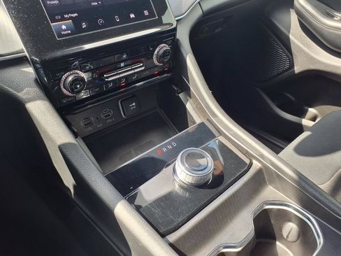 Used 2024 Jeep Grand Cherokee Laredo X w/ Luxury Tech Group I RWD image 25