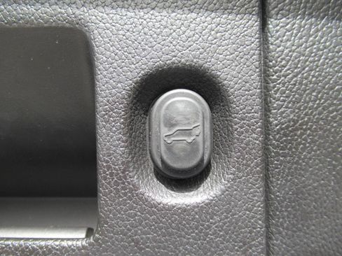 Used 2018 Chevrolet Tahoe Premier AWD/4WD image 42