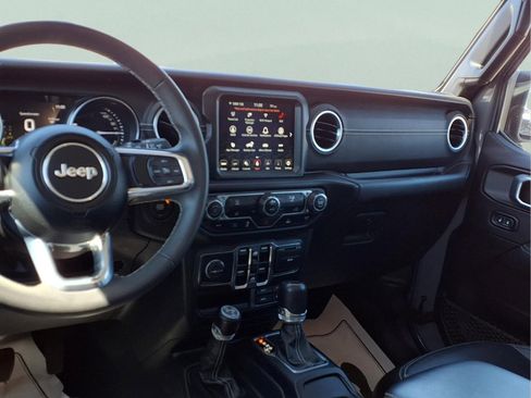 Used 2023 Jeep Wrangler Unlimited Sahara AWD/4WD image 5