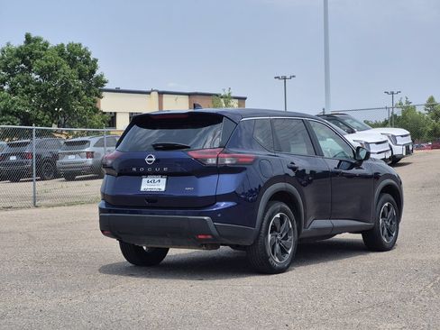 Used 2025 Nissan Rogue SV AWD/4WD image 5