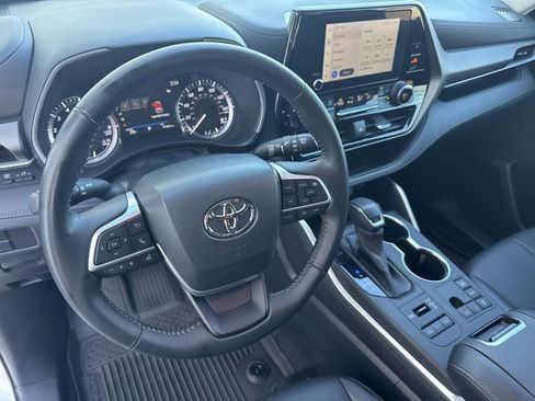 Used 2023 Toyota Highlander XLE image 22