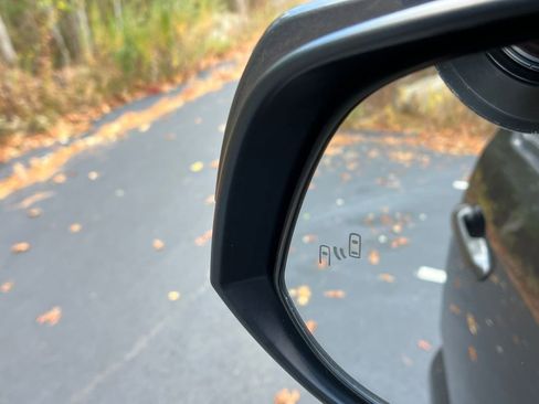 Used 2022 Toyota Tacoma TRD Off-Road image 25