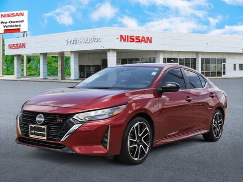 Certified 2025 Nissan Sentra SR FWD image 2